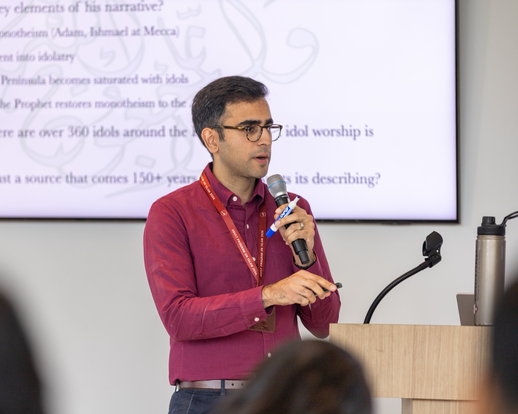 A faculty member lecturing on the historical-critical study of early Islamic sources.